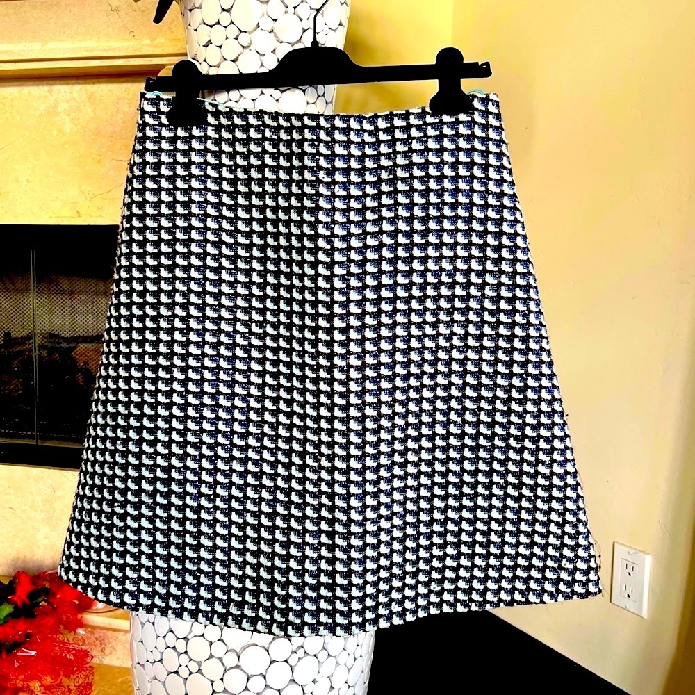Carven metallic tweed skirt in excellent condition size 42 fully lined
